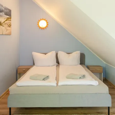 Neptun 12 Dwupoziomowy, 2 łazienki, 2 Sypialnie, Balkon *